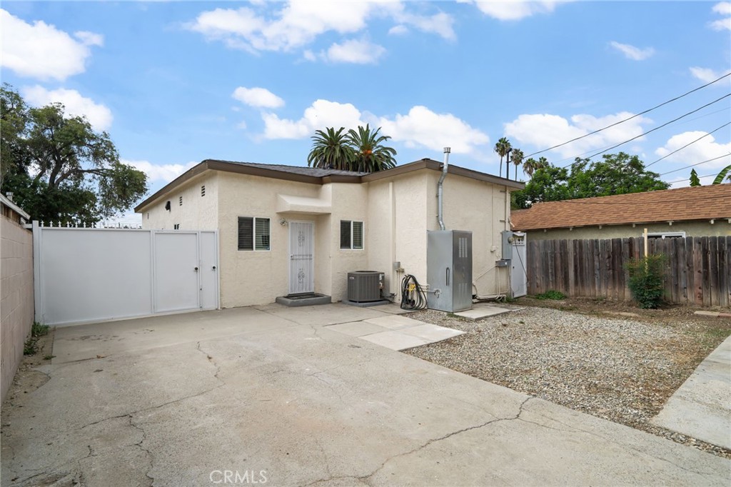 1547 W 65th