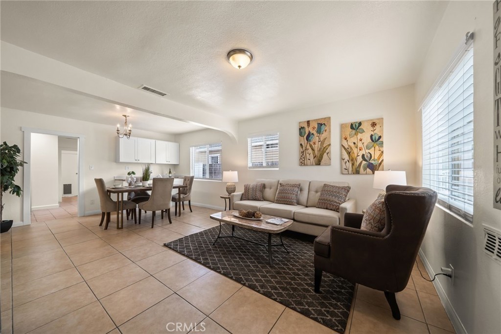 1547 W 65th