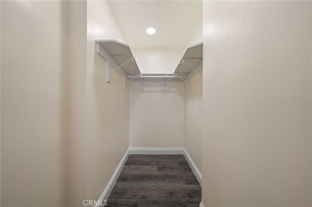 1547 W 65th