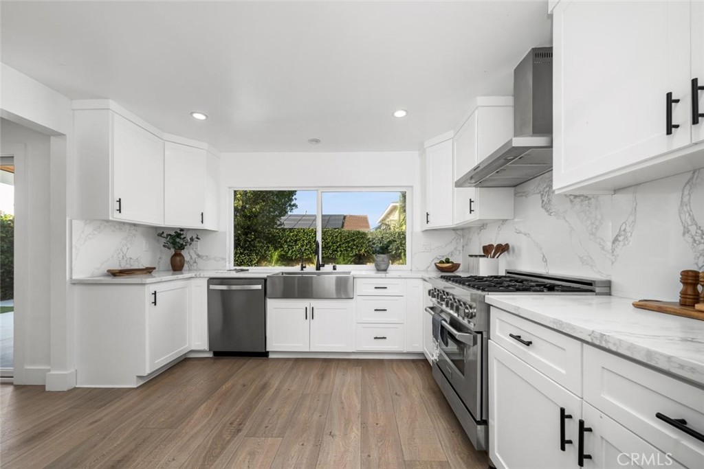 4297 Candleberry