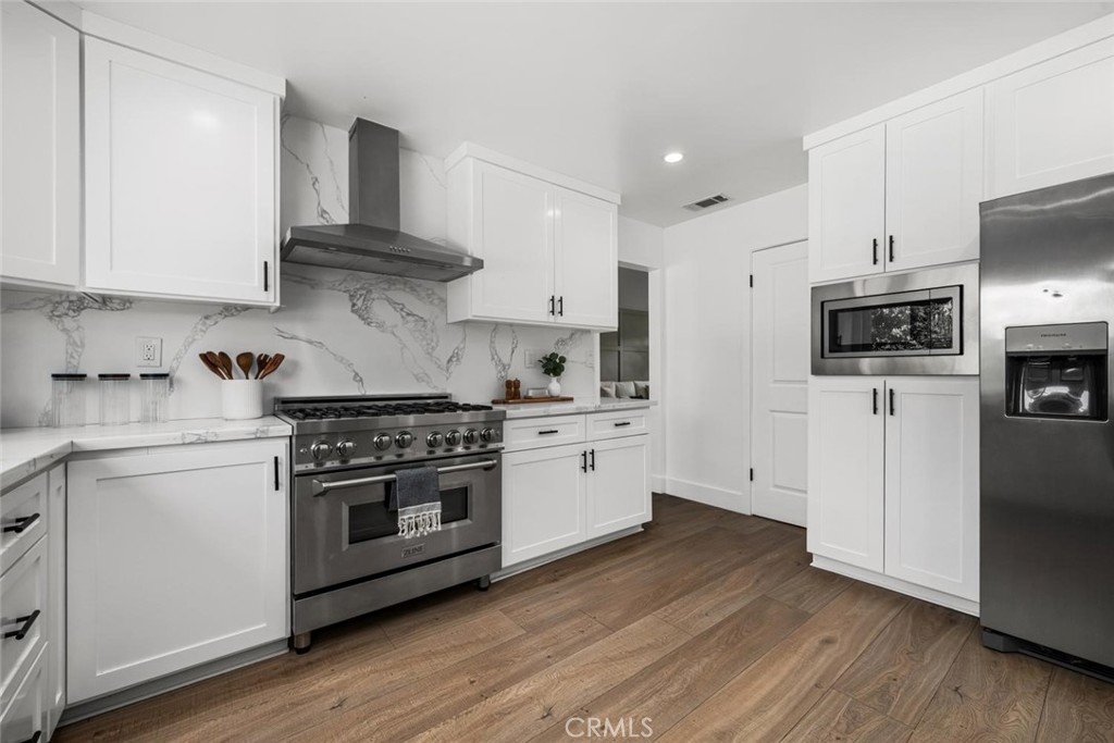 4297 Candleberry