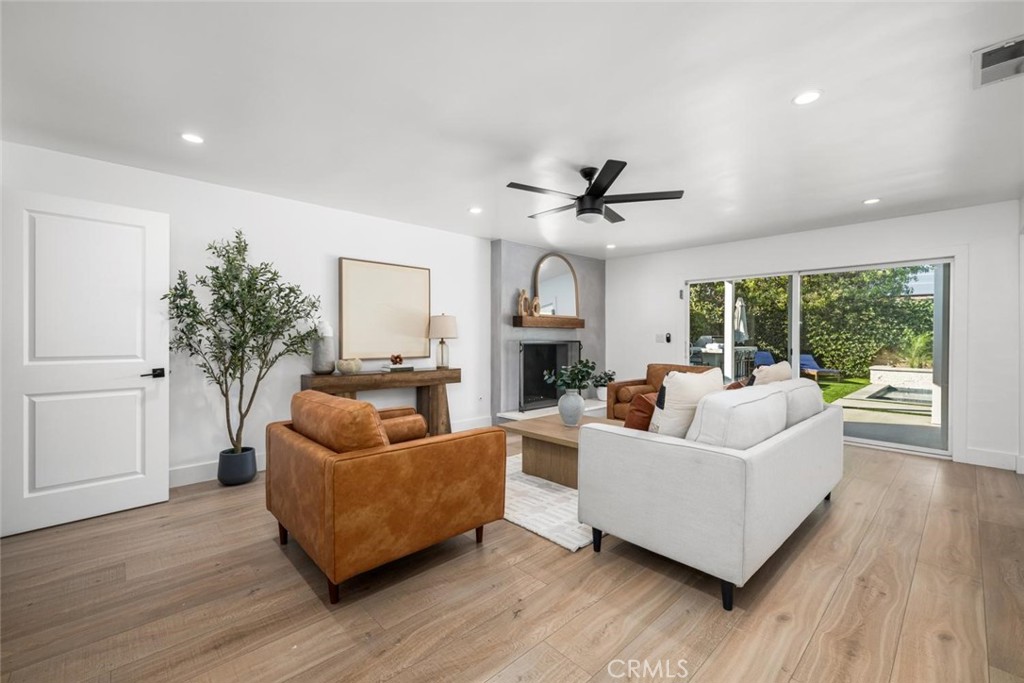 4297 Candleberry