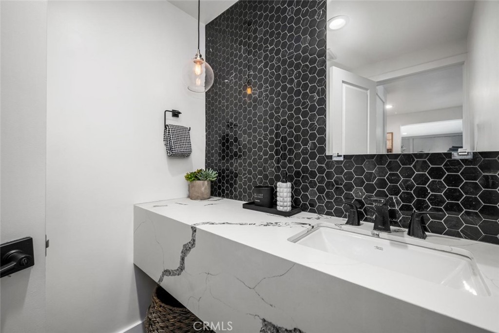 4297 Candleberry