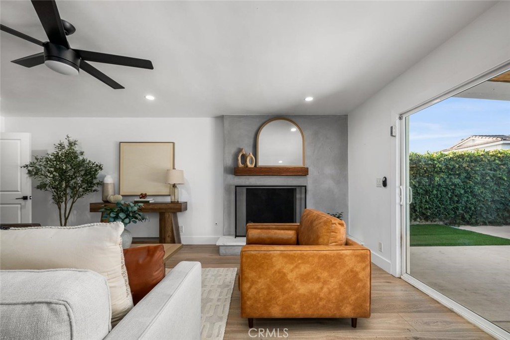 4297 Candleberry