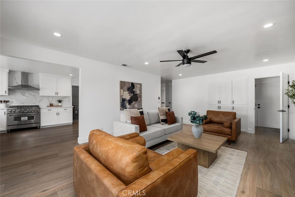 4297 Candleberry