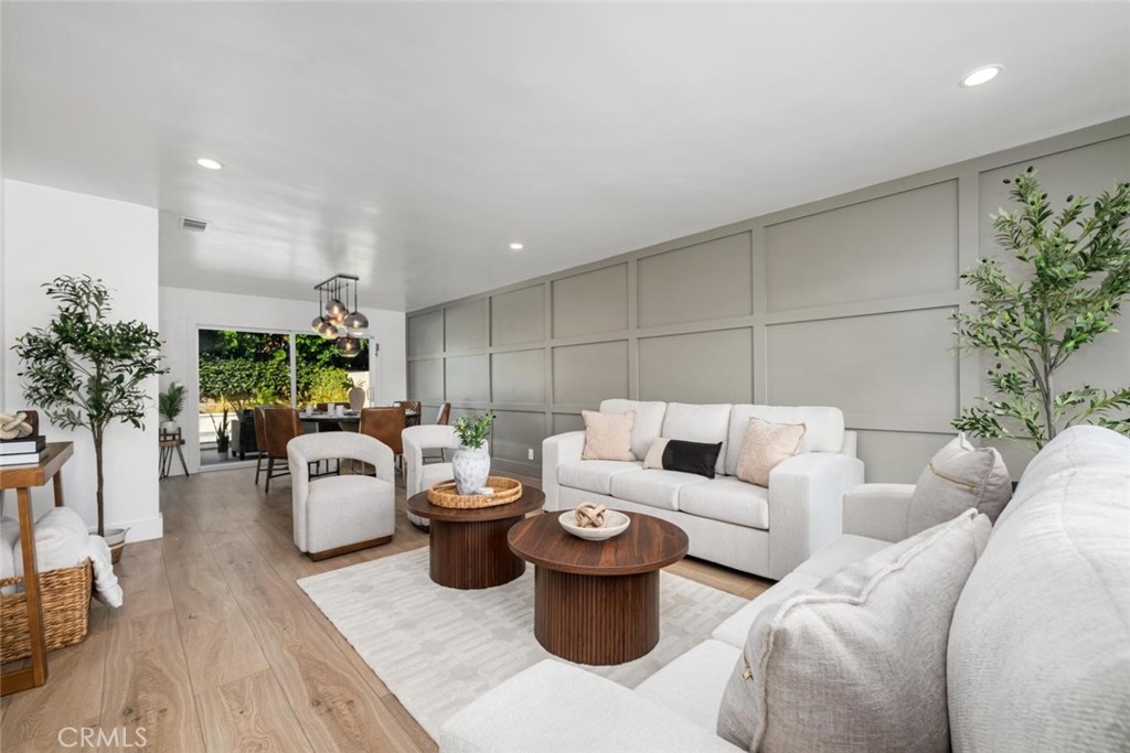 4297 Candleberry