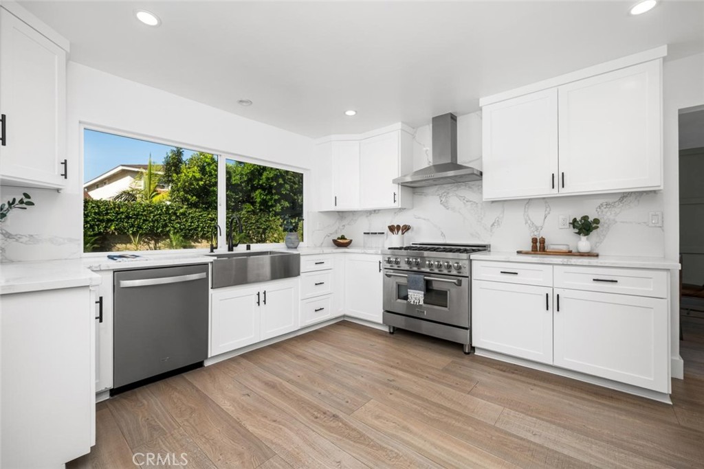4297 Candleberry