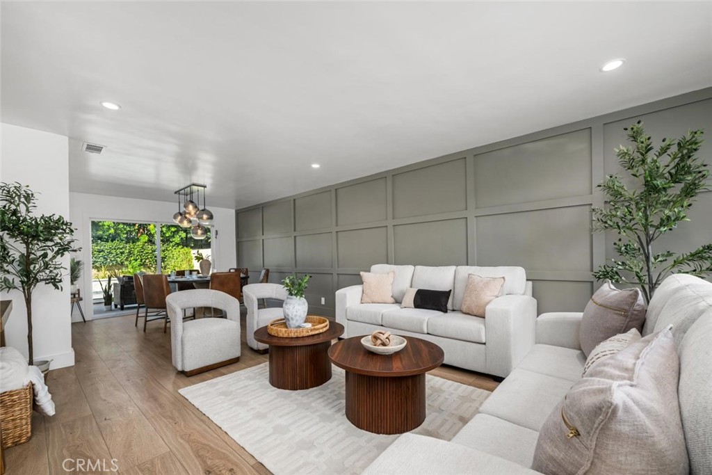 4297 Candleberry