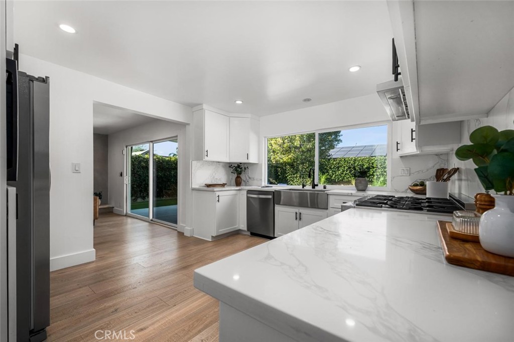 4297 Candleberry