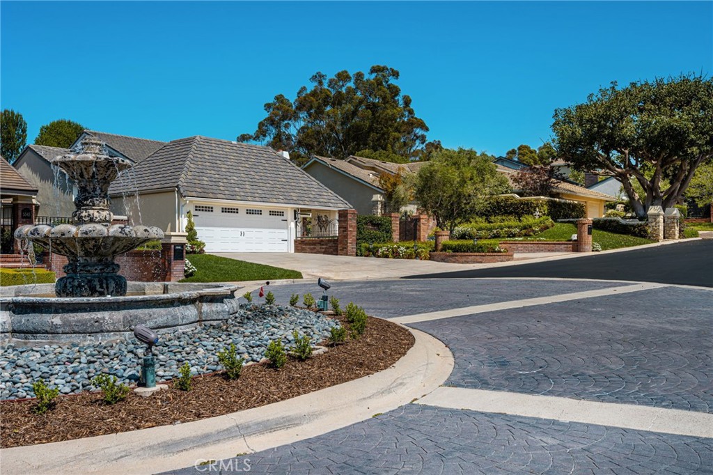 5603 E Crest De Ville