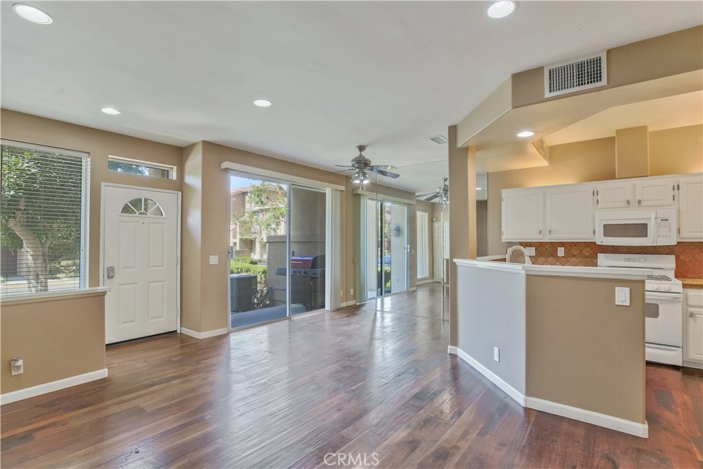 1069 S Positano