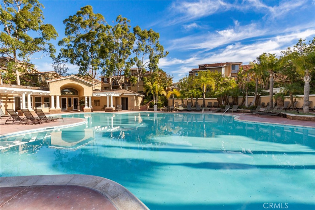 1069 S Positano