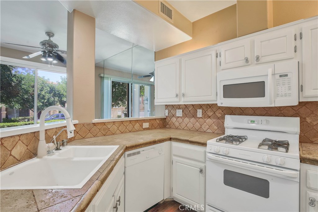 1069 S Positano
