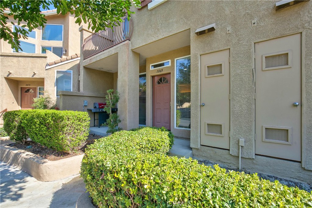 1069 S Positano