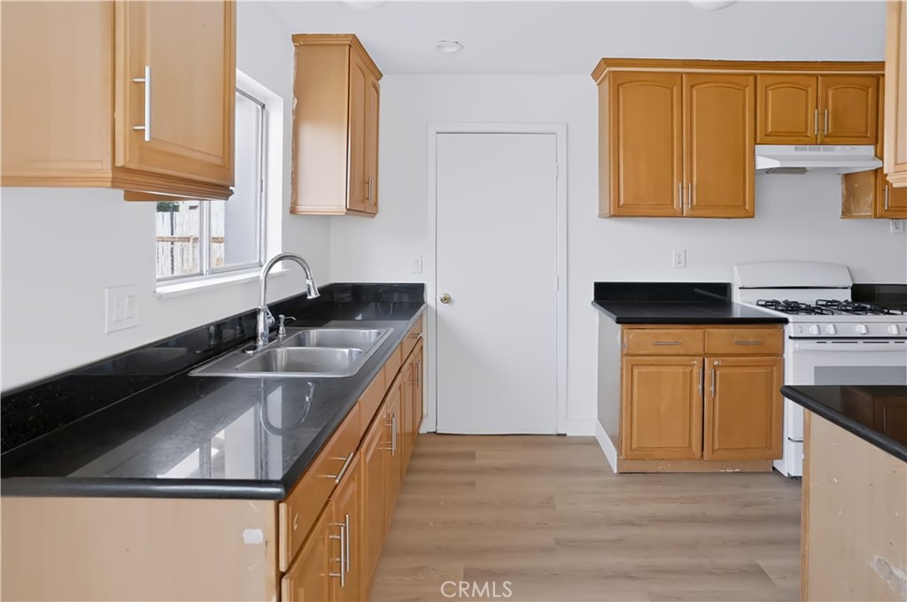2205 W 9th
