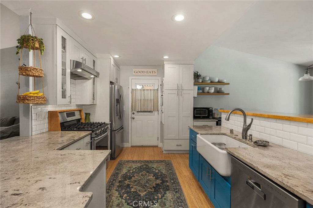 1231 N Dolores
