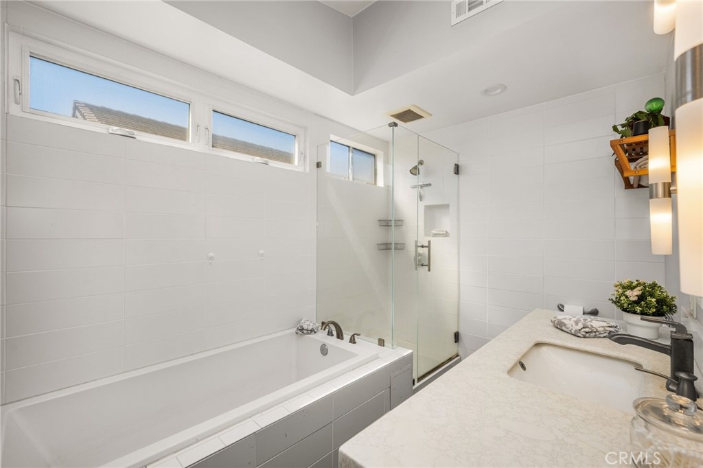 1231 N Dolores