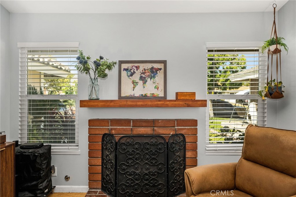 1231 N Dolores