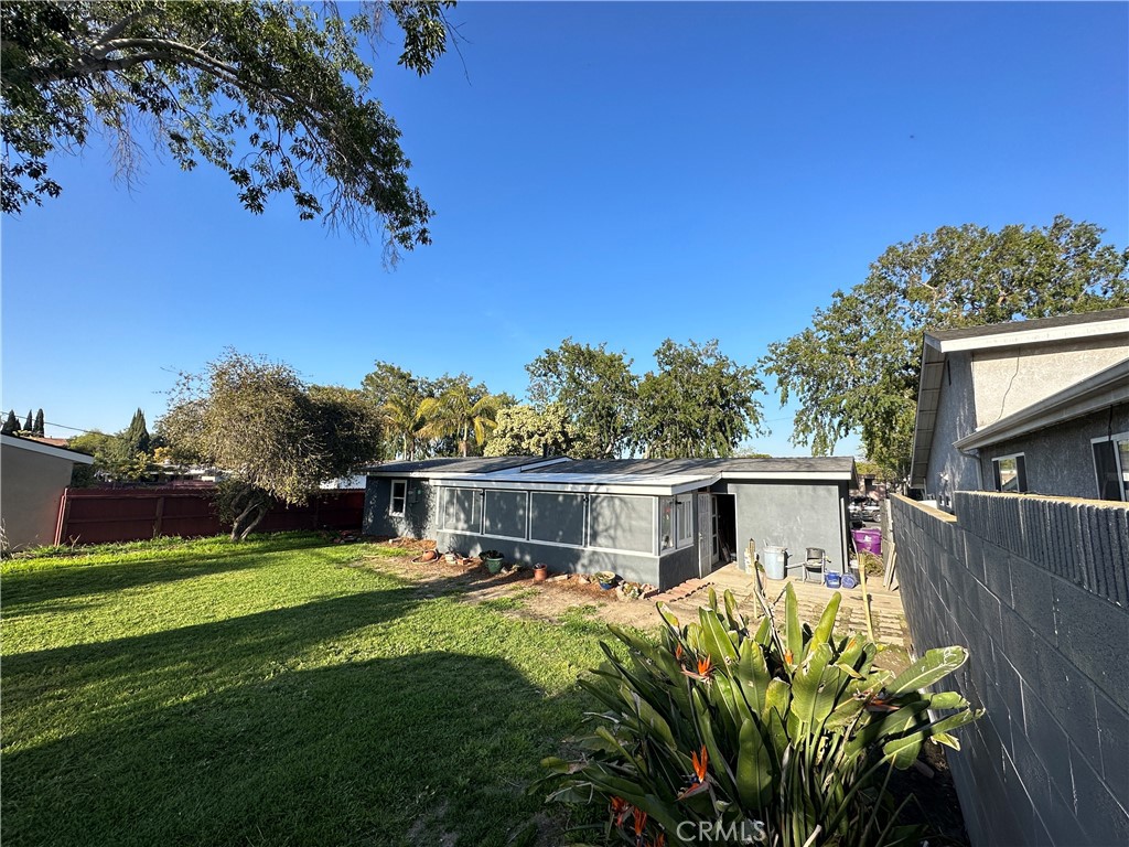1603 Vuelta Grande Avenue
