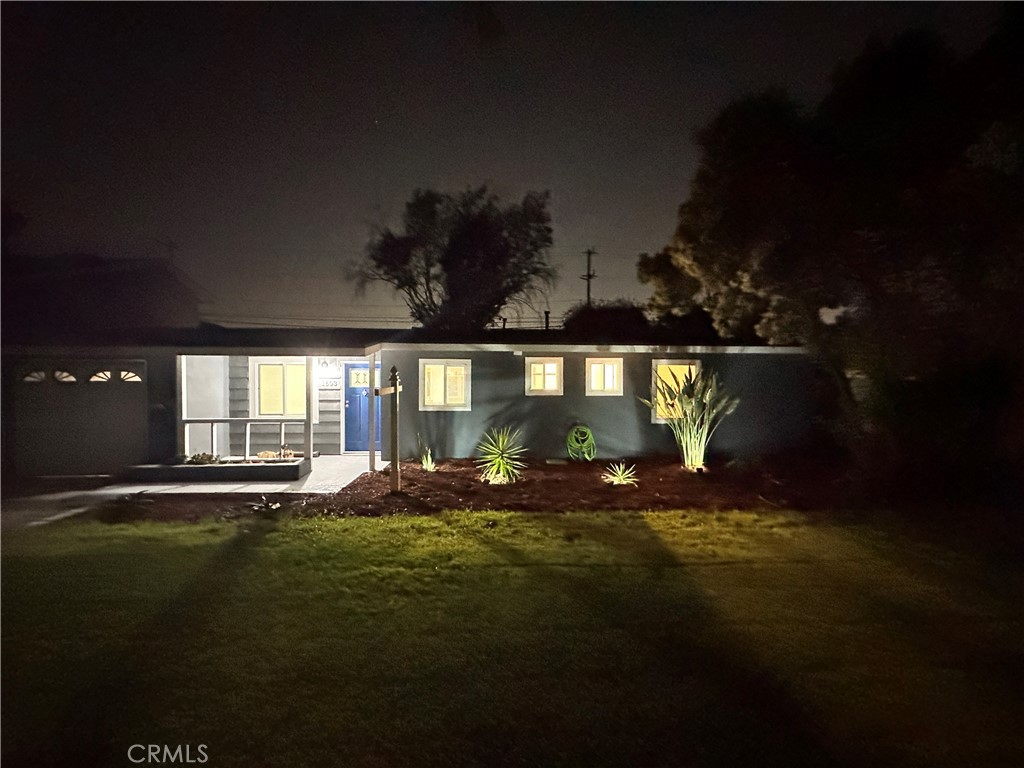 1603 Vuelta Grande Avenue