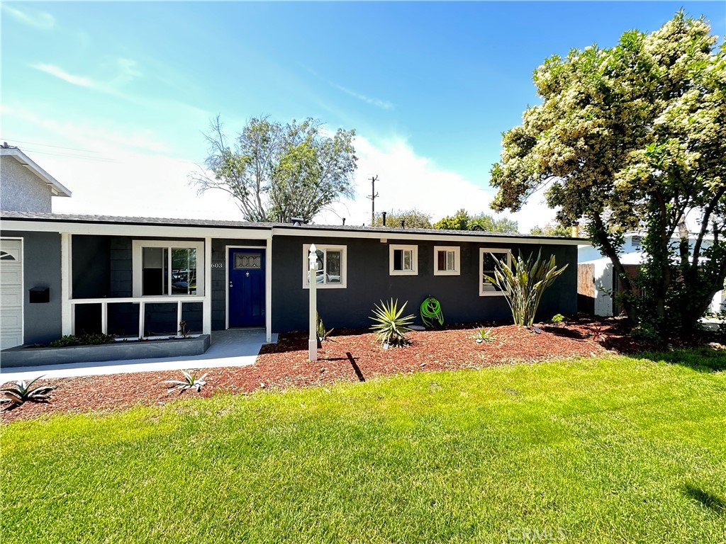 1603 Vuelta Grande Avenue