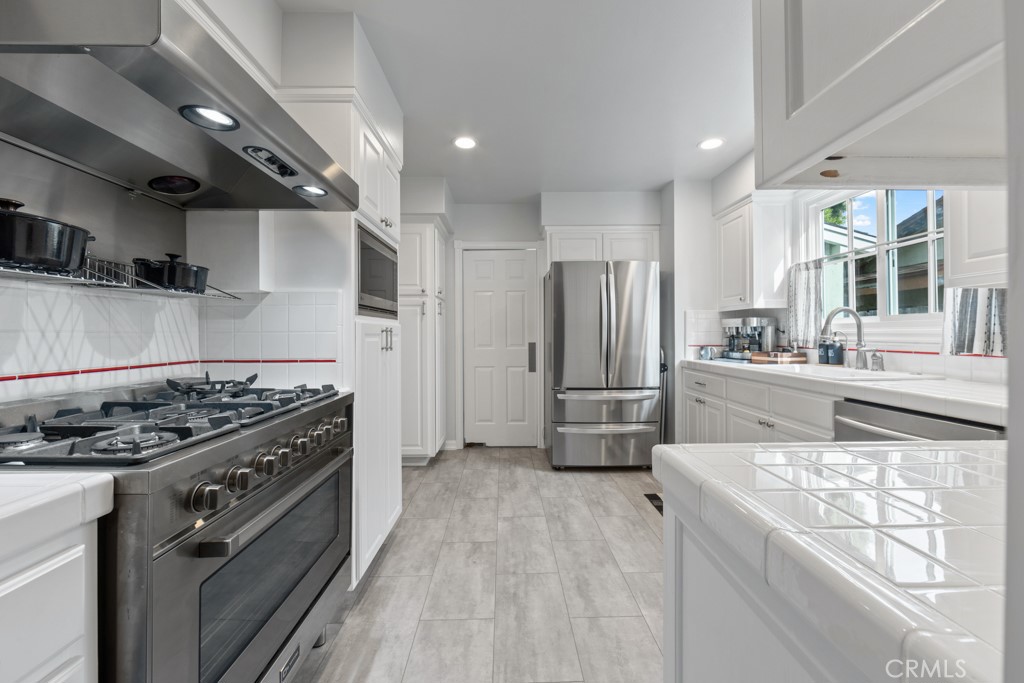 6880 East 10th Street