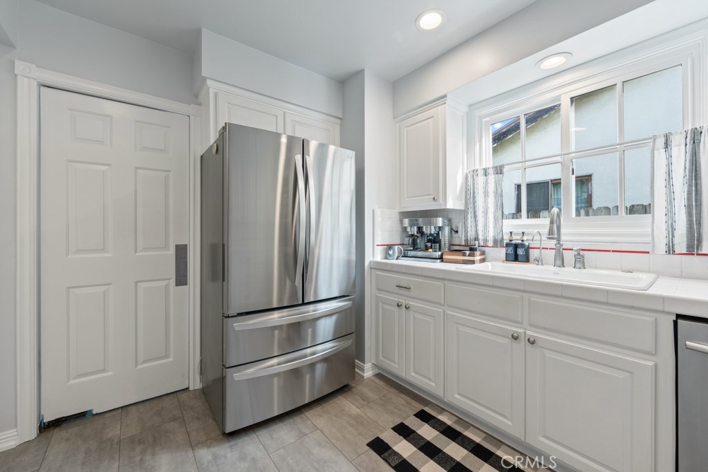 6880 East 10th Street