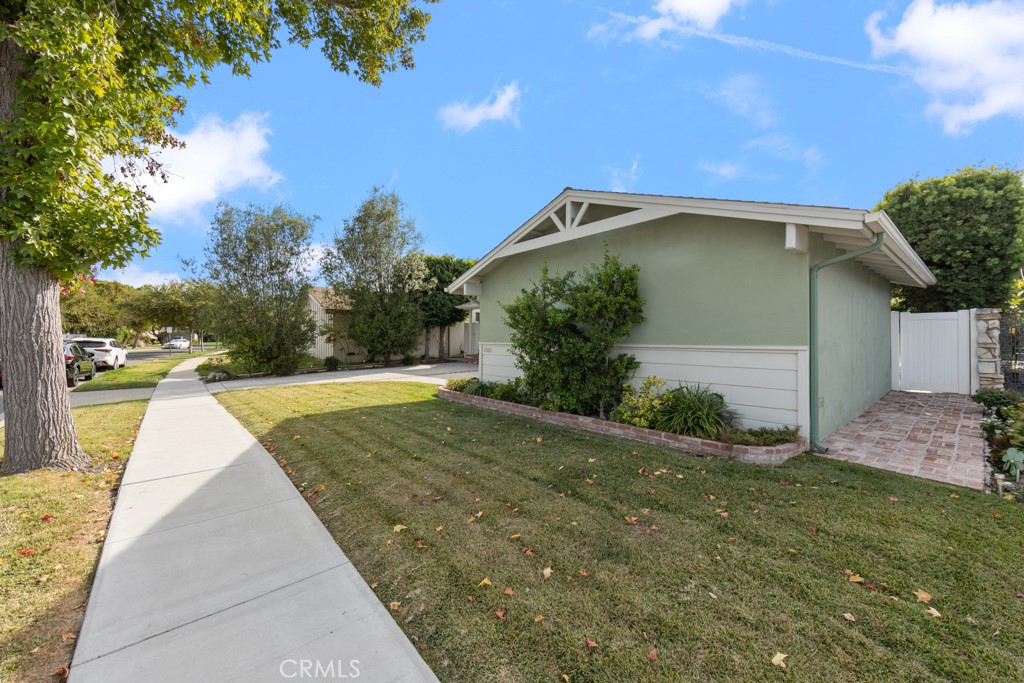 6880 East 10th Street