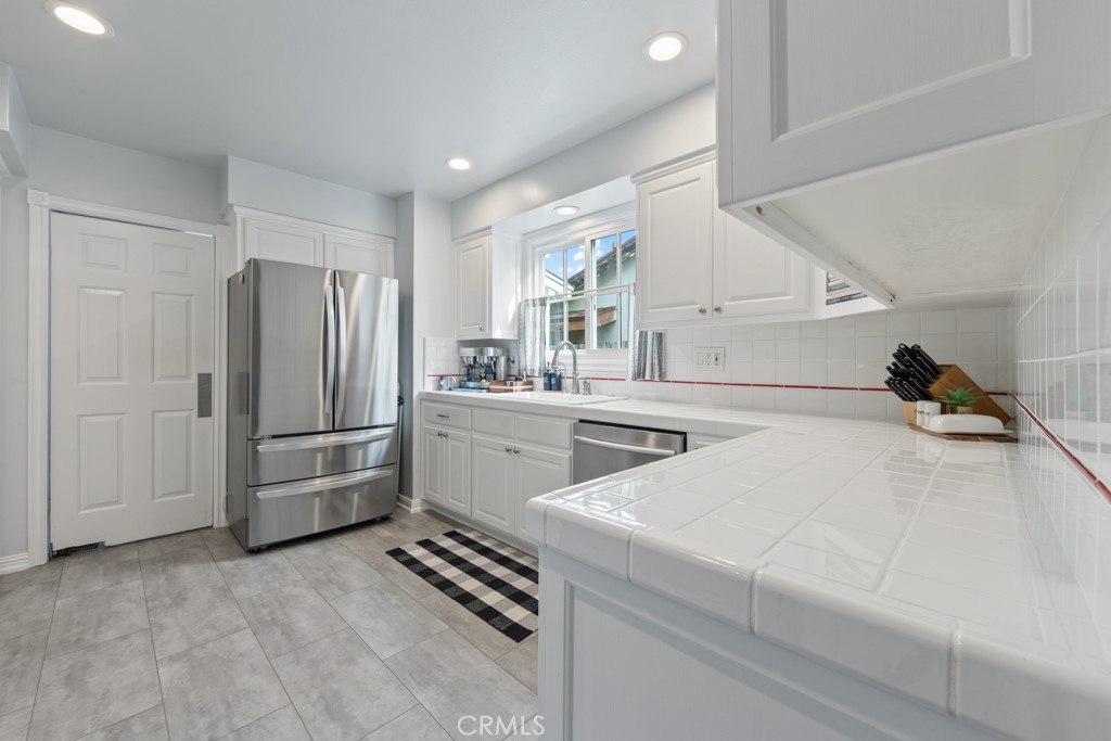 6880 East 10th Street