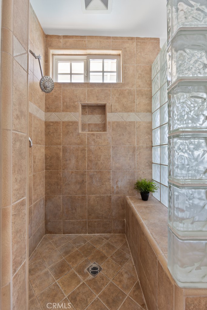 5634 E Mezzanine Way