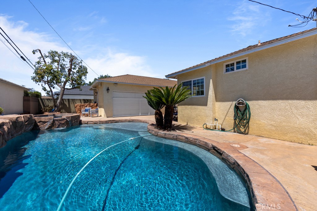 5634 E Mezzanine Way