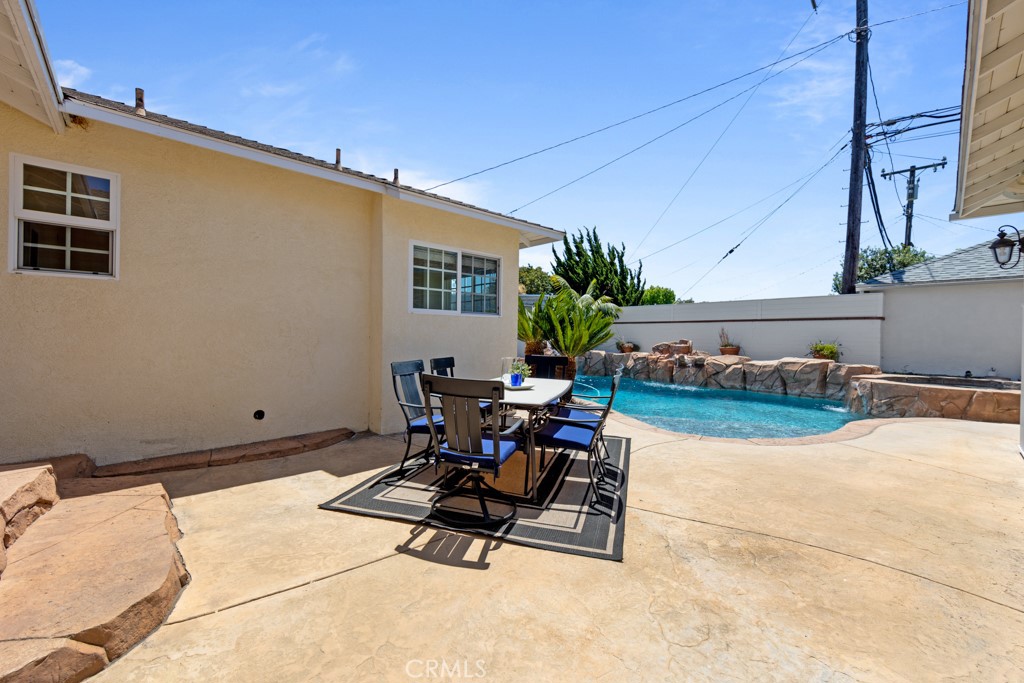 5634 E Mezzanine Way