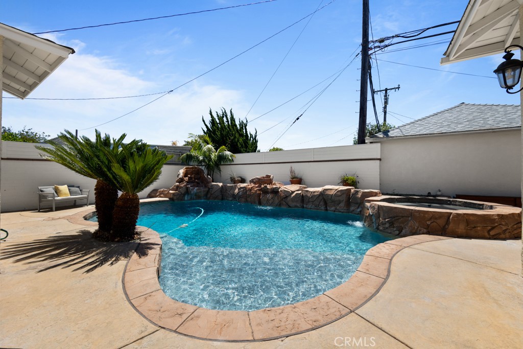 5634 E Mezzanine Way