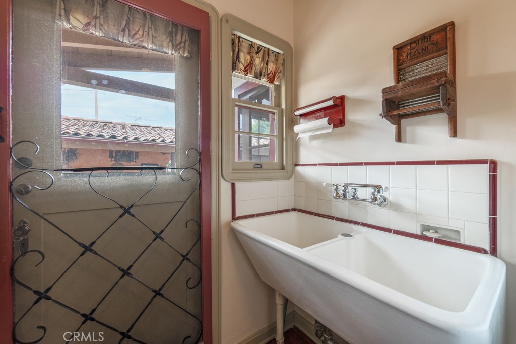 901 East 37th Street