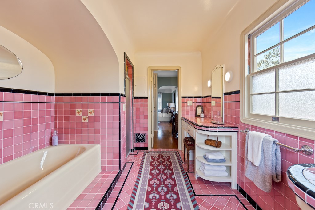 901 East 37th Street