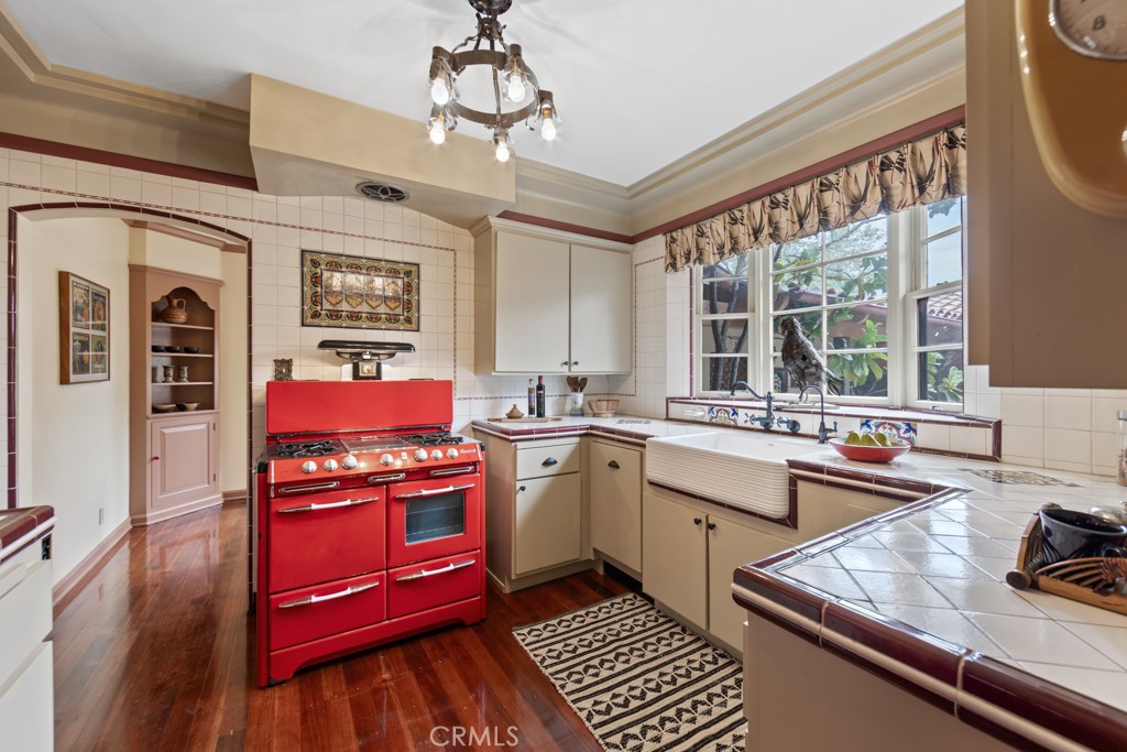 901 East 37th Street