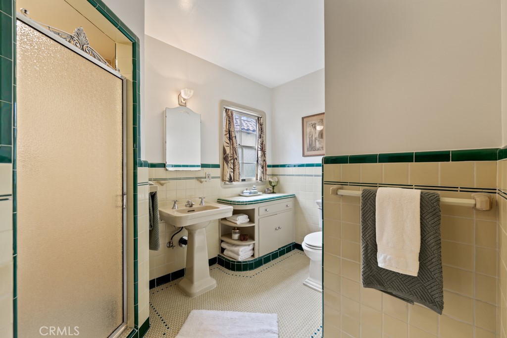 901 East 37th Street