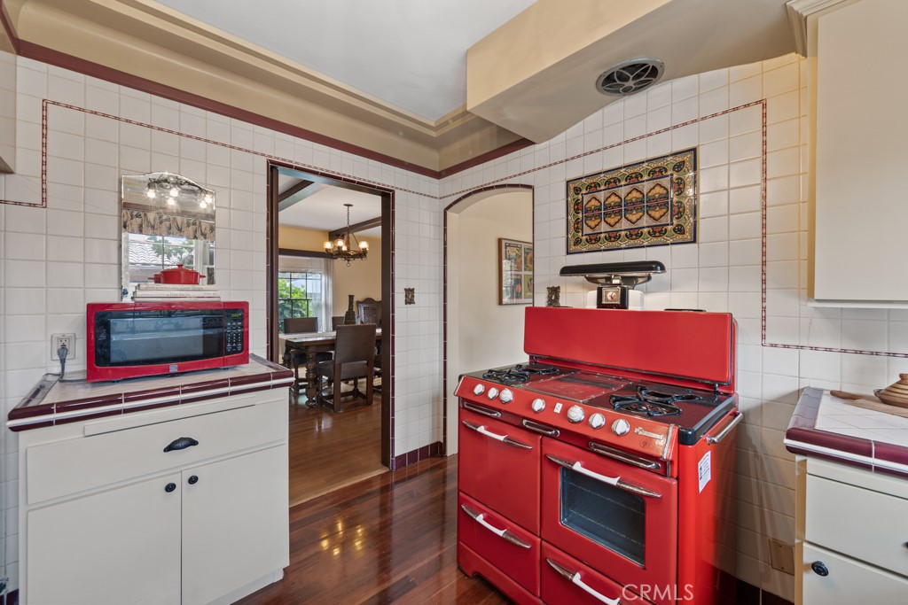 901 East 37th Street