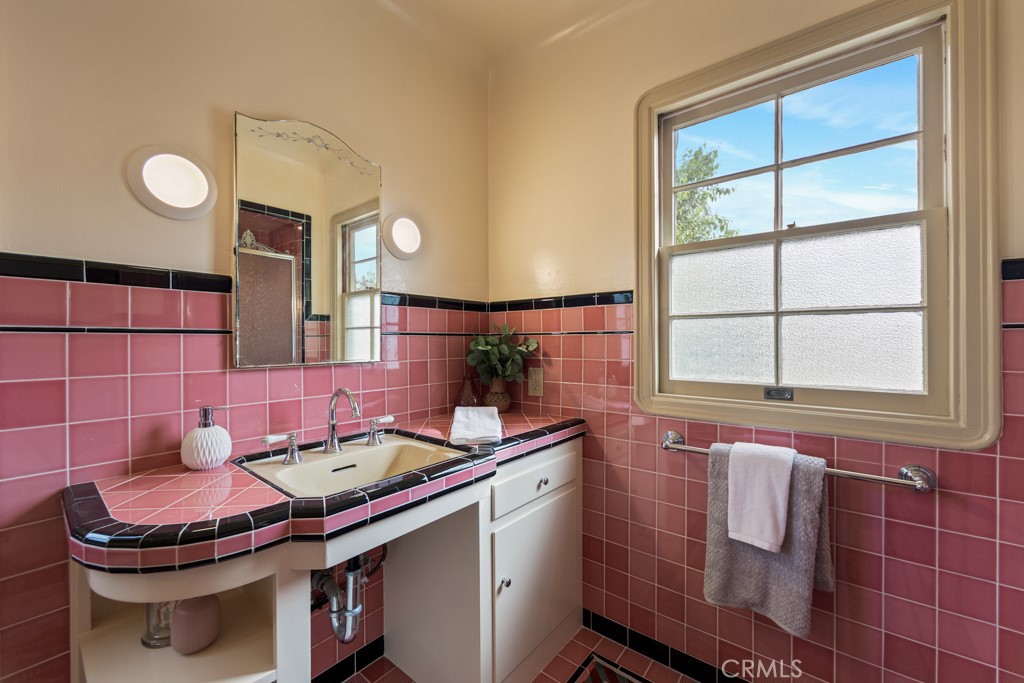 901 East 37th Street