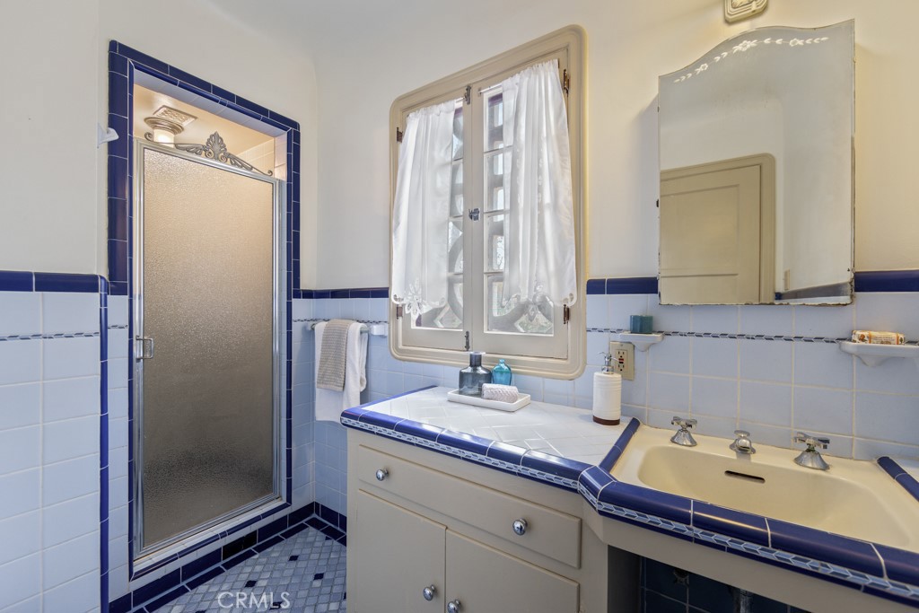 901 East 37th Street