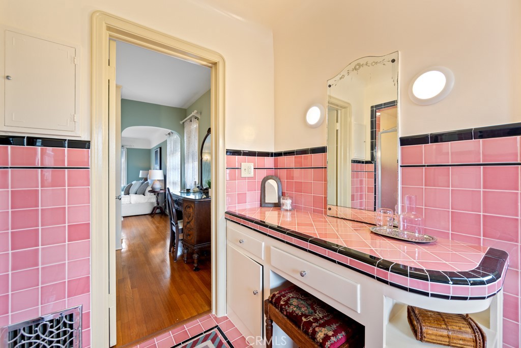 901 East 37th Street