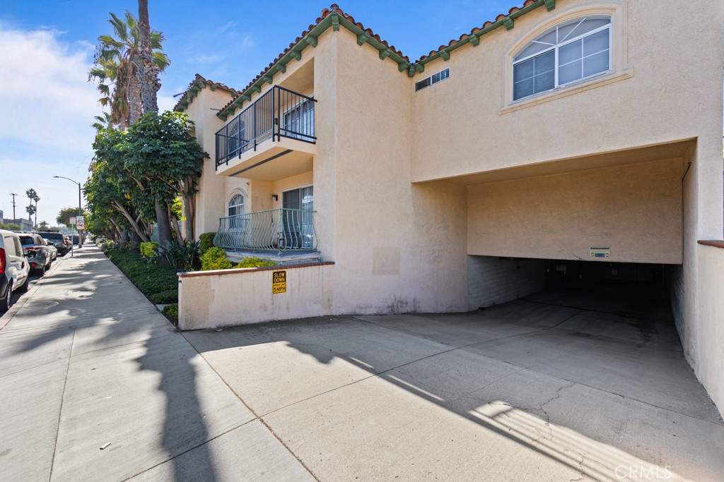 1207 Obispo Avenue 202