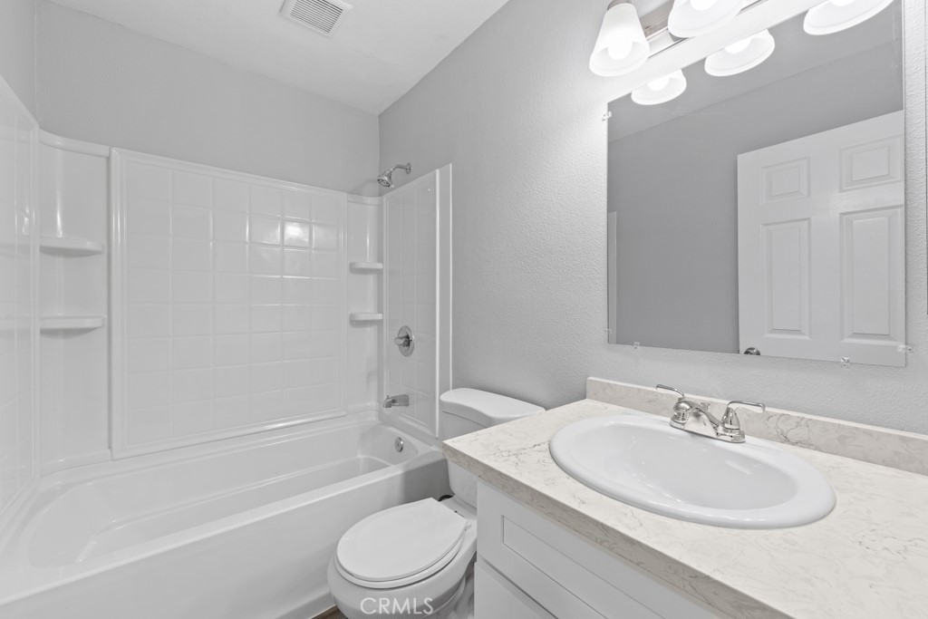 1207 Obispo Avenue 202