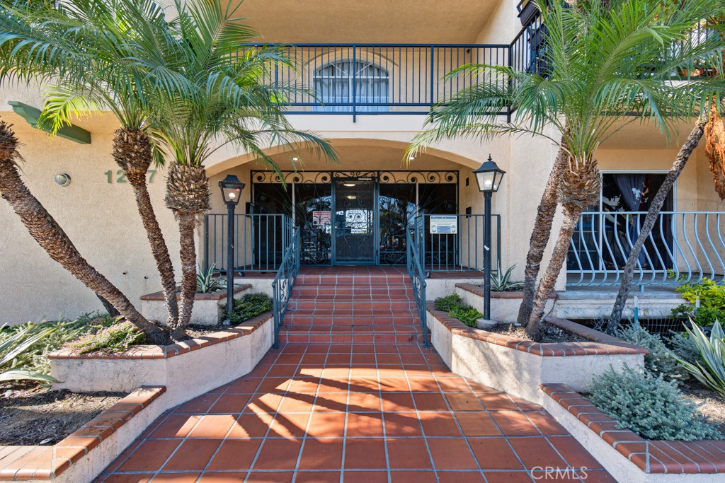 1207 Obispo Avenue 202