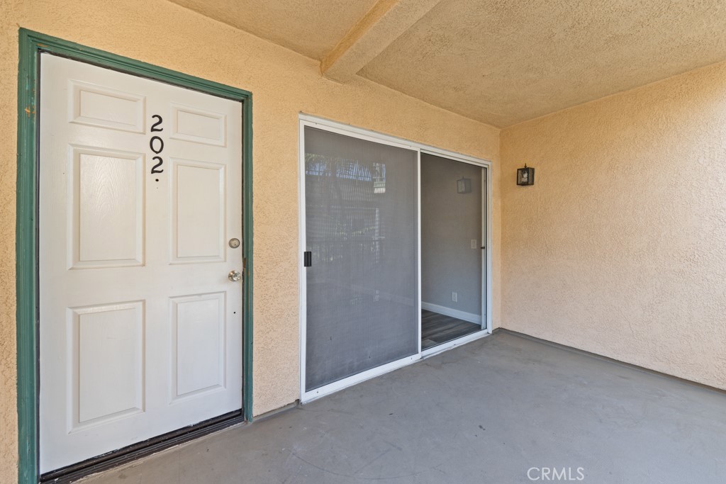 1207 Obispo Avenue 202