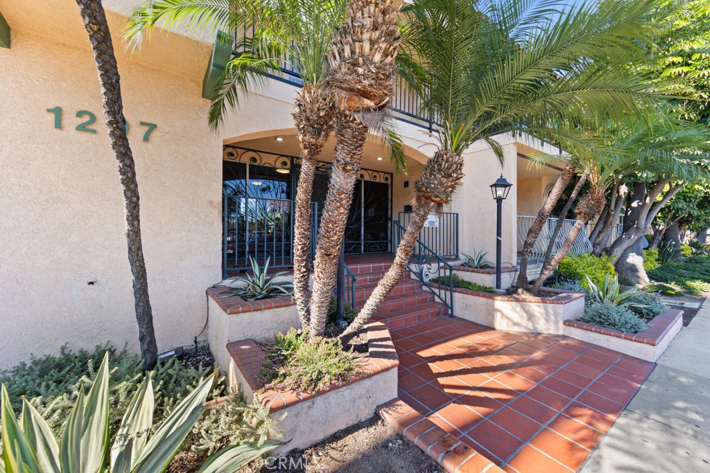 1207 Obispo Avenue 202