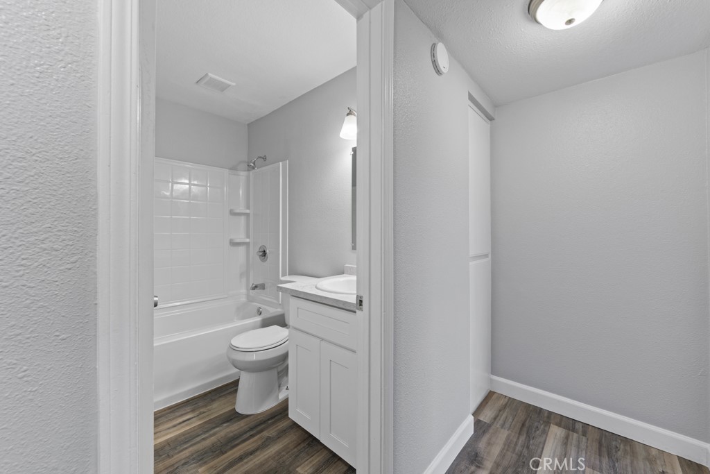 1207 Obispo Avenue 202