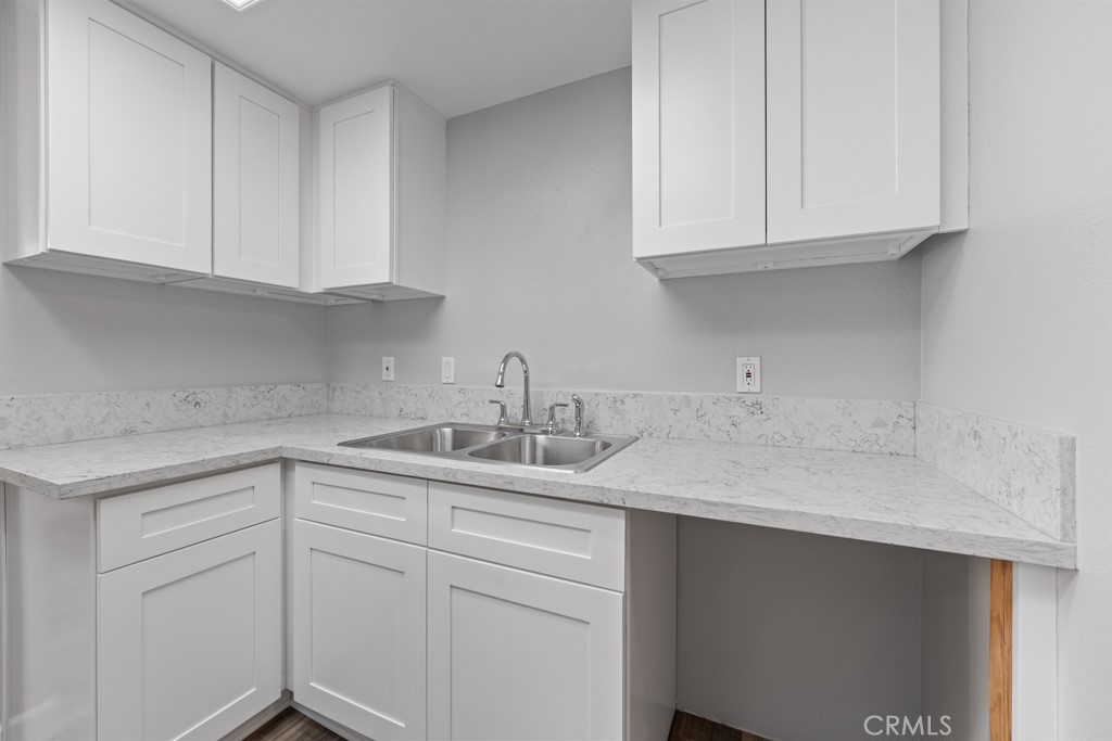 1207 Obispo Avenue 202