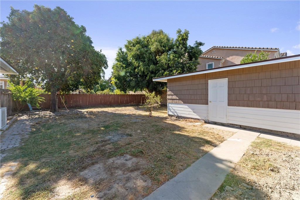 5621 Fullerton Avenue