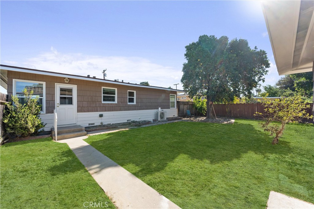 5621 Fullerton Avenue